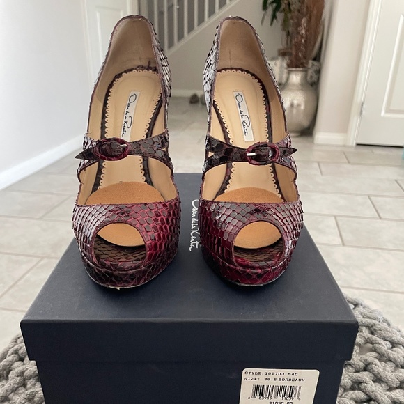 VINTAGE OSCAR DE LA RENTA Bordeaux Anaconda Snake Pump Size 38 1/2 - Picture 1 of 13